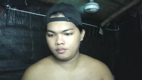 Snapshot of yourasian_kendal chatting on May 23, 12:42 pm Kendal online show from May 23, 12:42 pm