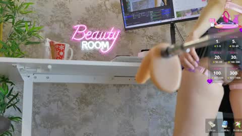 Anna online show from March 29, 7:03 pm