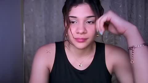 Snapshot of yourcutemolly__ chatting on May 26, 6:53 am yourcutemolly__ online show from May 26, 6:53 am