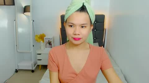 yourcuteprincess_ online show from June 18, 1:04 pm