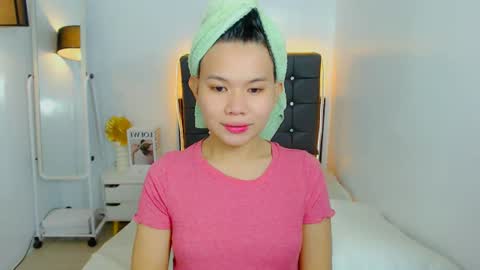 yourcuteprincess_ online show from June 20, 12:30 pm