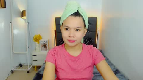 yourcuteprincess_ online show from June 26, 12:42 pm