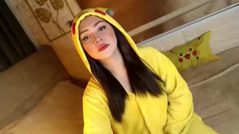 JEN  online show from November 22, 7:51 am