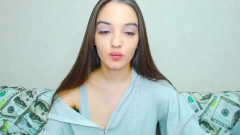 Snapshot of yourdreammary chatting on April 10, 7:02 am Adele online show from April 10, 7:02 am