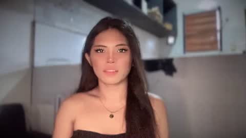 Snapshot of yourehot_pretty chatting on May 17, 10:17 pm Do read my bio online show from May 17, 10:17 pm