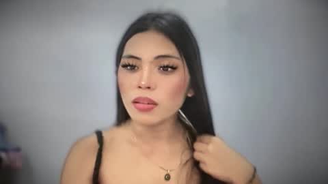 Snapshot of yourehot_pretty chatting on May 23, 10:25 pm Do read my bio online show from May 23, 10:25 pm