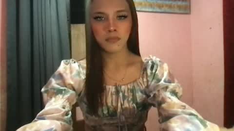 Snapshot of yourehot_princess chatting on June 12, 11:31 am yourehot_princess online show from June 12, 11:31 am