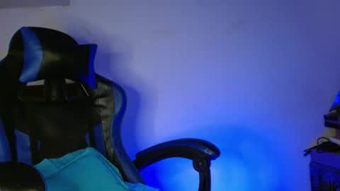 Snapshot of yourfavorite_bigclit chatting on March 15, 9:37 am yourfavorite_bigclit online show from March 15, 9:37 am