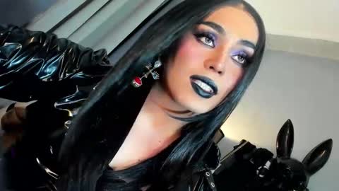Snapshot of yourfiercemistress chatting on April 21, 1:42 am not into STINGY and CHEAP people online show from April 21, 1:42 am