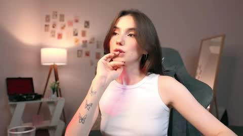 Snapshot of yourfrenchteacher chatting on September 11, 8:20 pm Chloe online show from September 11, 8:20 pm