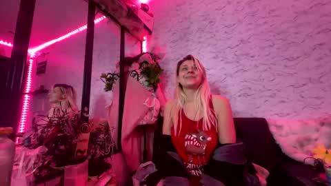 Scarlet Bunny online show from January 8, 8:00 pm