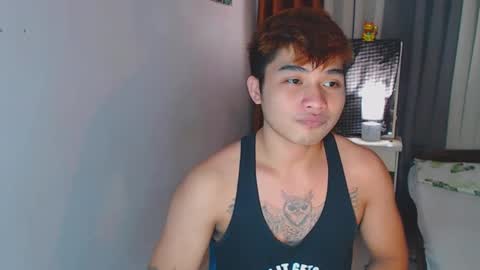 Snapshot of yourhandsome_hunk chatting on February 1, 1:41 pm Paul online show from February 1, 1:41 pm