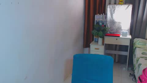 Snapshot of yourhandsome_hunk chatting on February 14, 1:51 pm Paul online show from February 14, 1:51 pm