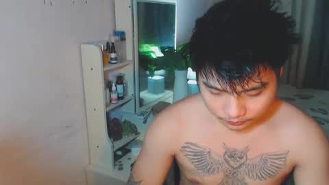 Snapshot of yourhandsome_hunk chatting on May 22, 12:33 pm Paul online show from May 22, 12:33 pm