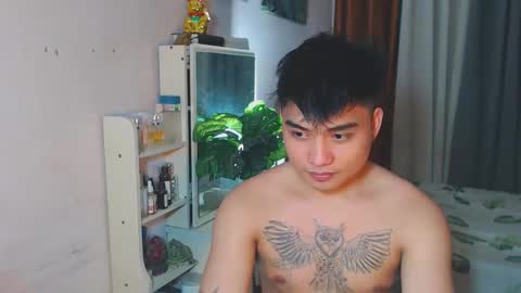 Snapshot of yourhandsome_hunk chatting on May 25, 9:32 pm Paul online show from May 25, 9:32 pm