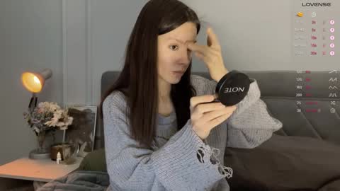 Snapshot of yourher0in chatting on December 6, 9:54 am Aida online show from December 6, 9:54 am