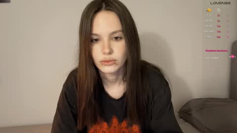 Snapshot of yourher0in chatting on January 2, 10:48 am Aida online show from January 2, 10:48 am