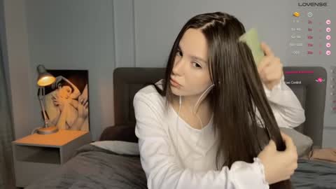 Snapshot of yourher0in chatting on January 5, 9:59 am Aida online show from January 5, 9:59 am