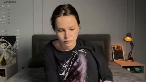 Snapshot of yourher0in chatting on February 22, 4:19 pm Aida online show from February 22, 4:19 pm