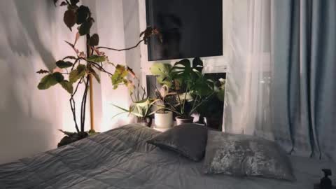 Snapshot of yourher0in chatting on March 8, 3:13 pm Aida online show from March 8, 3:13 pm