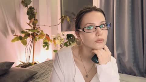 Snapshot of yourher0in chatting on March 10, 6:23 pm Aida online show from March 10, 6:23 pm