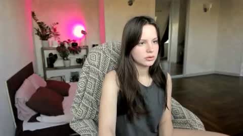 Snapshot of yourher0in chatting on September 11, 11:21 am Aida online show from September 11, 11:21 am