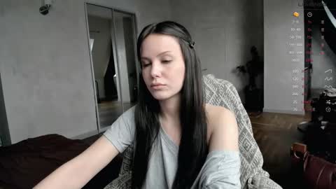 Snapshot of yourher0in chatting on October 7, 9:39 am Aida online show from October 7, 9:39 am