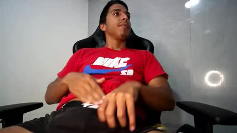 Snapshot of yourlatinmamba chatting on October 26, 5:02 am Your Latin Mamba online show from October 26, 5:02 am