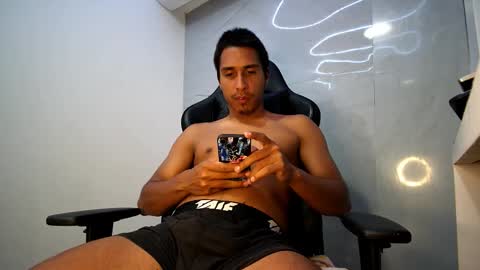 Snapshot of yourlatinmamba chatting on October 27, 4:27 am Your Latin Mamba online show from October 27, 4:27 am