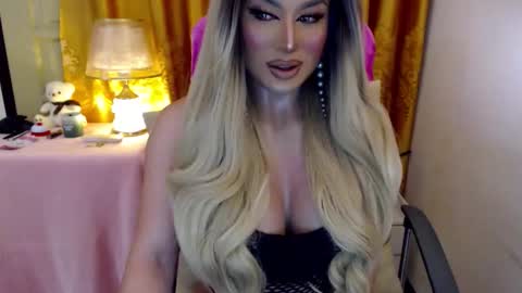 Snapshot of yourmistressofevil_isback chatting on June 8, 3:34 pm Adriana Maxwell online show from June 8, 3:34 pm