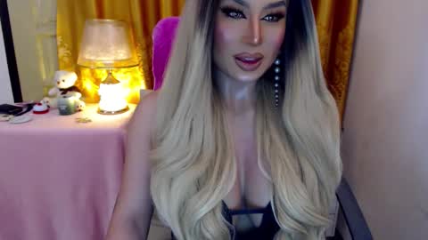 Snapshot of yourmistressofevil_isback chatting on June 9, 5:46 pm Adriana Maxwell online show from June 9, 5:46 pm