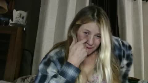 Snapshot of yourmomma999 chatting on December 9, 3:29 am yourmomma999 online show from December 9, 3:29 am