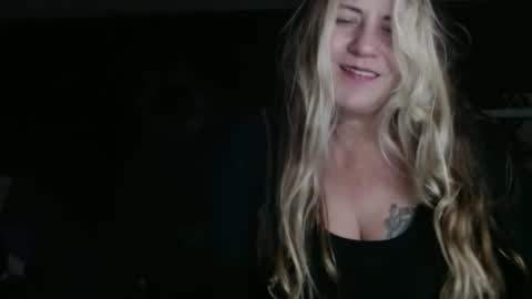 Snapshot of yourmomma999 chatting on December 14, 10:56 am yourmomma999 online show from December 14, 10:56 am