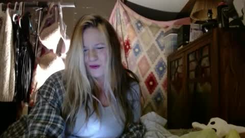 Snapshot of yourmomma999 chatting on March 11, 3:59 am yourmomma999 online show from March 11, 3:59 am