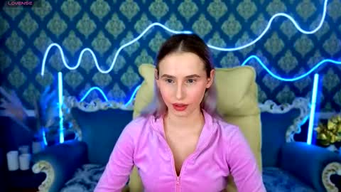 Snapshot of yourmoneyboss_nikki chatting on November 11, 7:30 am yourmoneyboss_nikki online show from November 11, 7:30 am