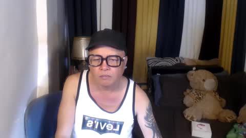 yournaughty_johnsmith online show from June 2, 5:42 am