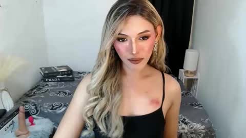 Snapshot of yournaughtykendal chatting on April 8, 8:53 pm TIFFANY SUCKING QUEEN online show from April 8, 8:53 pm