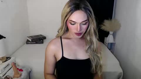 Snapshot of yournaughtykendal chatting on April 27, 3:32 pm TIFFANY SUCKING QUEEN online show from April 27, 3:32 pm
