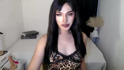 Snapshot of yournaughtykendal chatting on April 29, 2:04 am TIFFANY SUCKING QUEEN online show from April 29, 2:04 am
