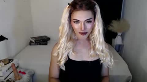 Snapshot of yournaughtykendal chatting on April 30, 7:36 am TIFFANY SUCKING QUEEN online show from April 30, 7:36 am