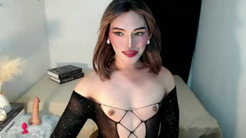 Snapshot of yournaughtykendal chatting on May 14, 1:23 am TIFFANY SUCKING QUEEN online show from May 14, 1:23 am