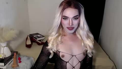Snapshot of yournaughtykendal chatting on May 15, 6:15 pm TIFFANY SUCKING QUEEN online show from May 15, 6:15 pm