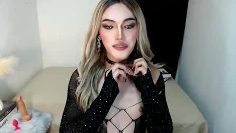 Snapshot of yournaughtykendal chatting on May 22, 8:47 pm TIFFANY SUCKING QUEEN online show from May 22, 8:47 pm