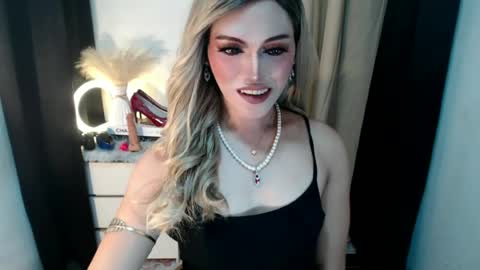 Snapshot of yournaughtykendal chatting on June 24, 7:13 pm TIFFANY SUCKING QUEEN online show from June 24, 7:13 pm