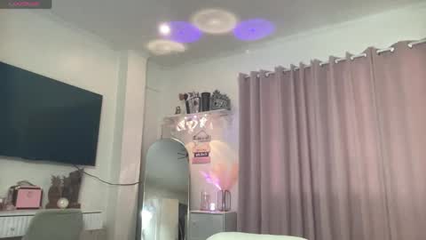 yournaughtyprincessx online show from March 31, 8:26 am