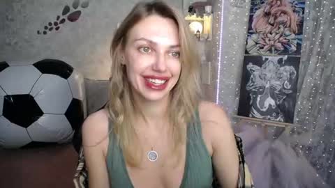 Snapshot of yournickyadamidi chatting on June 19, 4:22 pm Nicky online show from June 19, 4:22 pm