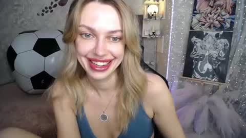Snapshot of yournickyadamidi chatting on June 22, 4:48 pm Nicky online show from June 22, 4:48 pm