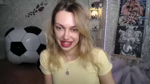 Snapshot of yournickyadamidi chatting on June 23, 4:27 pm Nicky online show from June 23, 4:27 pm