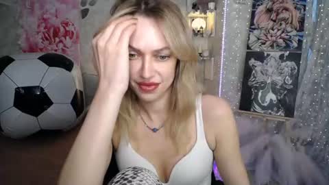 Snapshot of yournickyadamidi chatting on June 27, 4:23 pm Nicky online show from June 27, 4:23 pm