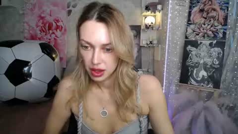 Snapshot of yournickyadamidi chatting on June 30, 4:41 pm Nicky online show from June 30, 4:41 pm